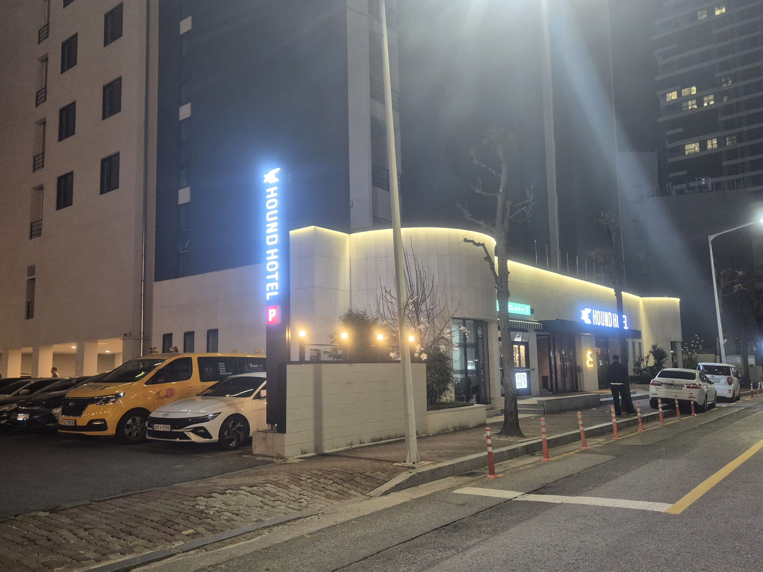 광주 첨단 하운드호텔 카페온 무인카페 설치 건물 외관